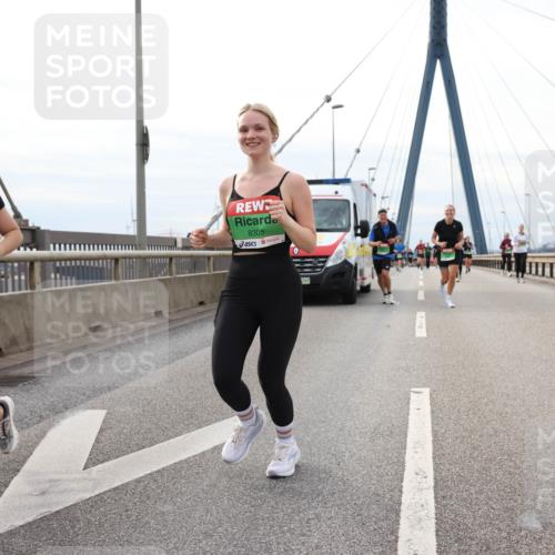 03.10.2025 - Köhlbrandbrückenlauf Lena Gebhardt http://msf.ph/oto/9204478 03.10.2025 15:56:58 Position 2 8516, 8305, 249 meine-sportfotos.de