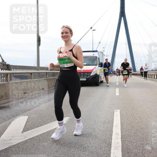 03.10.2025 - Köhlbrandbrückenlauf Lena Gebhardt http://msf.ph/oto/9204479 03.10.2025 15:56:58 Position 2 8516, 8305, 4249 meine-sportfotos.de
