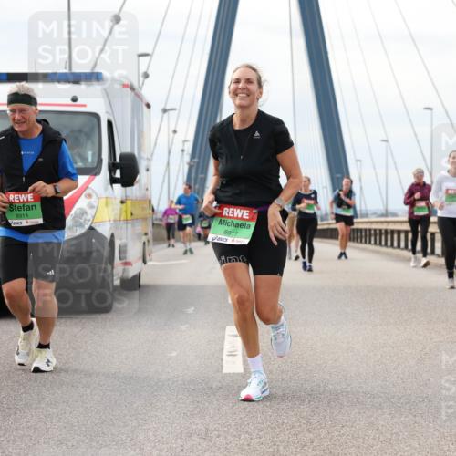 03.10.2025 - Köhlbrandbrückenlauf Lena Gebhardt http://msf.ph/oto/9204485 03.10.2025 15:57:00 Position 2 8914, 8917 meine-sportfotos.de