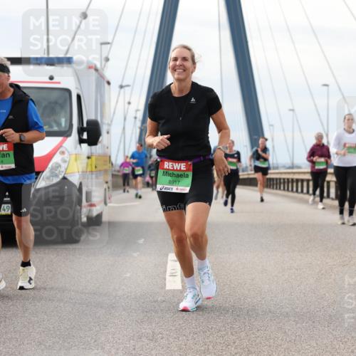 03.10.2025 - Köhlbrandbrückenlauf Lena Gebhardt http://msf.ph/oto/9204487 03.10.2025 15:57:00 Position 2 8914, 49, 8917 meine-sportfotos.de