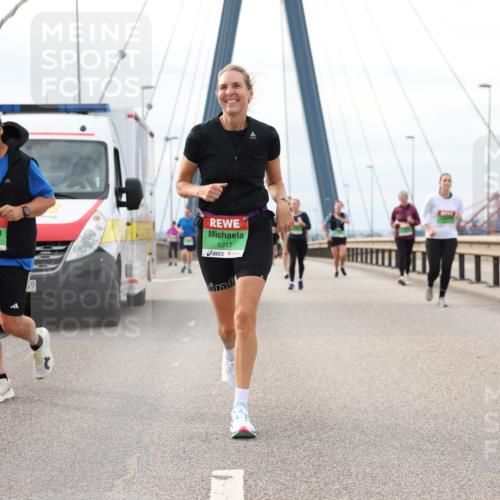 03.10.2025 - Köhlbrandbrückenlauf Lena Gebhardt http://msf.ph/oto/9204489 03.10.2025 15:57:01 Position 2 8914, 8917 meine-sportfotos.de