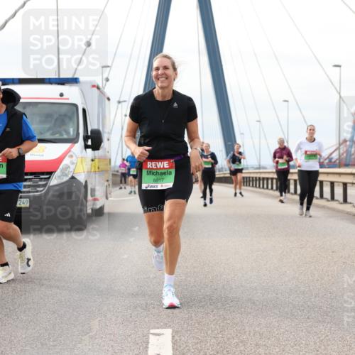 03.10.2025 - Köhlbrandbrückenlauf Lena Gebhardt http://msf.ph/oto/9204490 03.10.2025 15:57:01 Position 2 8914, 8917, 249 meine-sportfotos.de