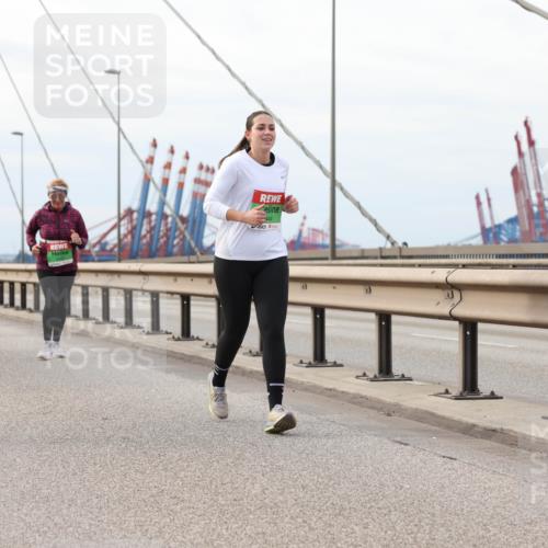 03.10.2025 - Köhlbrandbrückenlauf Lena Gebhardt http://msf.ph/oto/9204493 03.10.2025 15:57:03 Position 2 444 meine-sportfotos.de