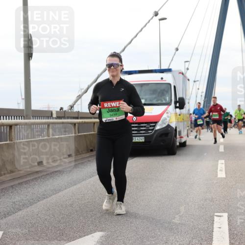 03.10.2025 - Köhlbrandbrückenlauf Lena Gebhardt http://msf.ph/oto/9204496 03.10.2025 15:57:05 Position 2 9437, 4249 meine-sportfotos.de