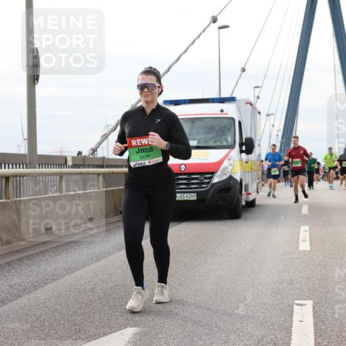 03.10.2025 - Köhlbrandbrückenlauf Lena Gebhardt http://msf.ph/oto/9204497 03.10.2025 15:57:05 Position 2 9437, 4249 meine-sportfotos.de