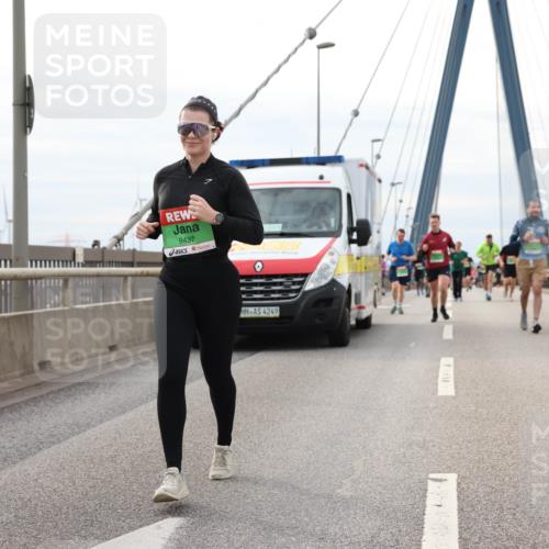 03.10.2025 - Köhlbrandbrückenlauf Lena Gebhardt http://msf.ph/oto/9204498 03.10.2025 15:57:05 Position 2 9437, 4249 meine-sportfotos.de