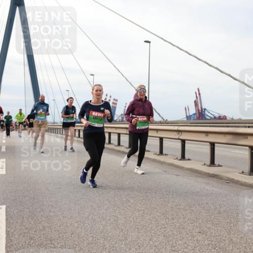 03.10.2025 - Köhlbrandbrückenlauf Lena Gebhardt http://msf.ph/oto/9204499 03.10.2025 15:57:06 Position 2 8732 meine-sportfotos.de