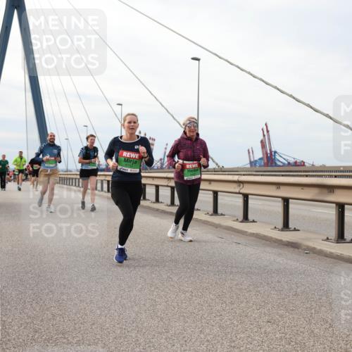 03.10.2025 - Köhlbrandbrückenlauf Lena Gebhardt http://msf.ph/oto/9204500 03.10.2025 15:57:06 Position 2 8732 meine-sportfotos.de