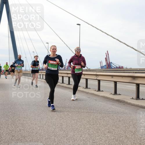 03.10.2025 - Köhlbrandbrückenlauf Lena Gebhardt http://msf.ph/oto/9204501 03.10.2025 15:57:06 Position 2 8732 meine-sportfotos.de