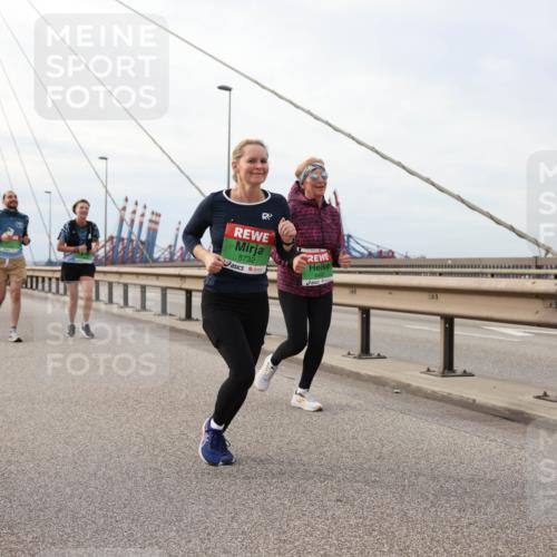 03.10.2025 - Köhlbrandbrückenlauf Lena Gebhardt http://msf.ph/oto/9204502 03.10.2025 15:57:07 Position 2 8732, 8452 meine-sportfotos.de