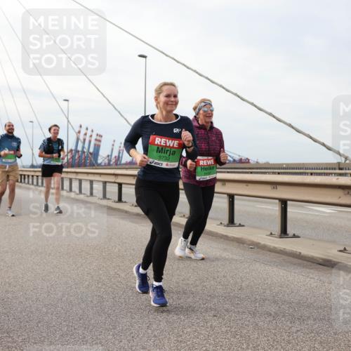 03.10.2025 - Köhlbrandbrückenlauf Lena Gebhardt http://msf.ph/oto/9204503 03.10.2025 15:57:07 Position 2 8732, 8452 meine-sportfotos.de
