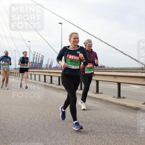 03.10.2025 - Köhlbrandbrückenlauf Lena Gebhardt http://msf.ph/oto/9204504 03.10.2025 15:57:07 Position 2 8732 meine-sportfotos.de