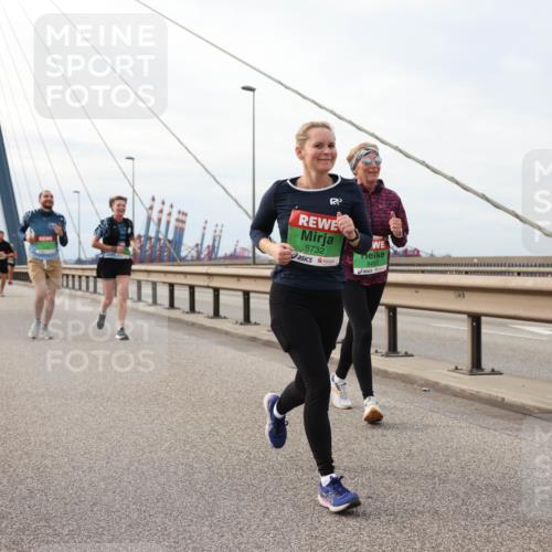 03.10.2025 - Köhlbrandbrückenlauf Lena Gebhardt http://msf.ph/oto/9204505 03.10.2025 15:57:07 Position 2 8732, 8452 meine-sportfotos.de