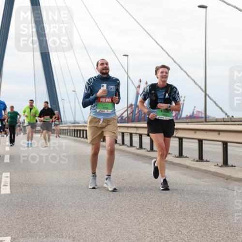 03.10.2025 - Köhlbrandbrückenlauf Lena Gebhardt http://msf.ph/oto/9204508 03.10.2025 15:57:08 Position 2 9704, 8869 meine-sportfotos.de