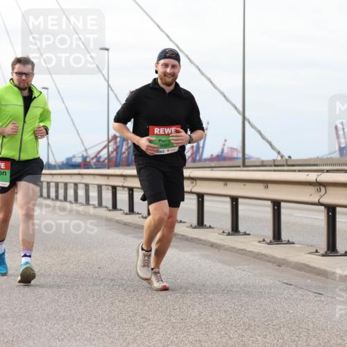 03.10.2025 - Köhlbrandbrückenlauf Lena Gebhardt http://msf.ph/oto/9204522 03.10.2025 15:57:13 Position 2 7461, 9681 meine-sportfotos.de