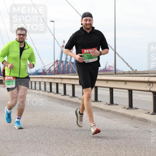 03.10.2025 - Köhlbrandbrückenlauf Lena Gebhardt http://msf.ph/oto/9204525 03.10.2025 15:57:13 Position 2 7461, 9681 meine-sportfotos.de
