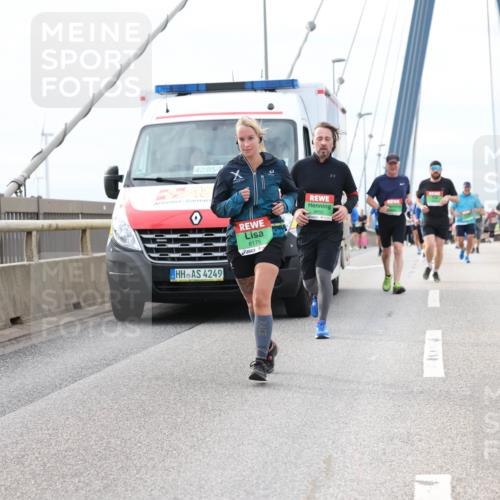 03.10.2025 - Köhlbrandbrückenlauf Lena Gebhardt http://msf.ph/oto/9204535 03.10.2025 15:57:17 Position 2 42, 85, 4249, 8175 meine-sportfotos.de