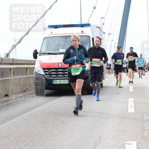 03.10.2025 - Köhlbrandbrückenlauf Lena Gebhardt http://msf.ph/oto/9204536 03.10.2025 15:57:17 Position 2 9, 42, 85, 4249, 8175 meine-sportfotos.de