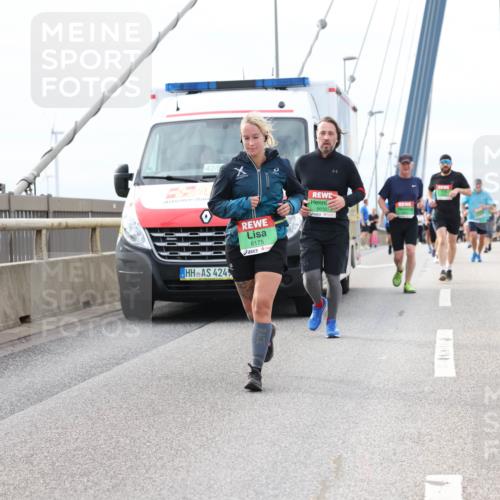 03.10.2025 - Köhlbrandbrückenlauf Lena Gebhardt http://msf.ph/oto/9204537 03.10.2025 15:57:17 Position 2 42, 8, 424, 8175 meine-sportfotos.de
