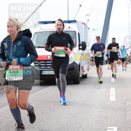 03.10.2025 - Köhlbrandbrückenlauf Lena Gebhardt http://msf.ph/oto/9204542 03.10.2025 15:57:18 Position 2 8175, 424, 8650 meine-sportfotos.de