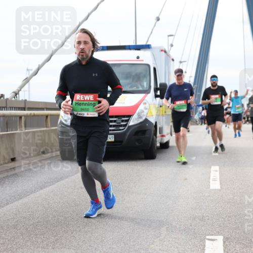 03.10.2025 - Köhlbrandbrückenlauf Lena Gebhardt http://msf.ph/oto/9204545 03.10.2025 15:57:19 Position 2 8650, 49 meine-sportfotos.de