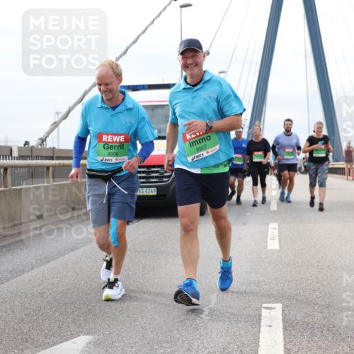 03.10.2025 - Köhlbrandbrückenlauf Lena Gebhardt http://msf.ph/oto/9204567 03.10.2025 15:57:26 Position 2 8906, 4249, 8907 meine-sportfotos.de