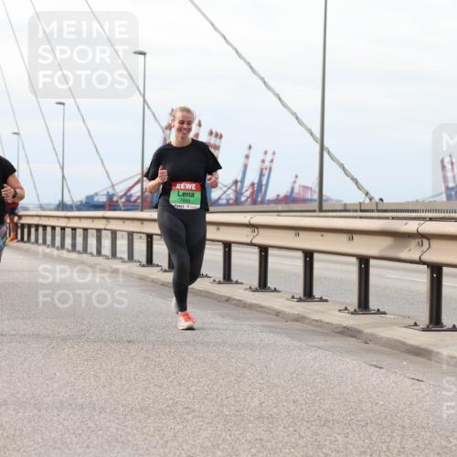03.10.2025 - Köhlbrandbrückenlauf Lena Gebhardt http://msf.ph/oto/9204568 03.10.2025 15:57:28 Position 2 8228, 8423, 7693 meine-sportfotos.de