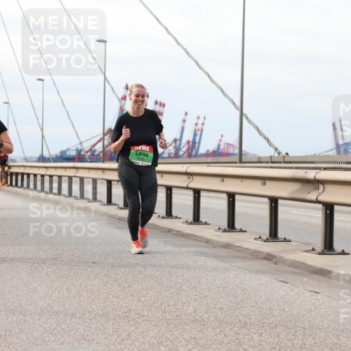 03.10.2025 - Köhlbrandbrückenlauf Lena Gebhardt http://msf.ph/oto/9204569 03.10.2025 15:57:28 Position 2 8423, 7693 meine-sportfotos.de