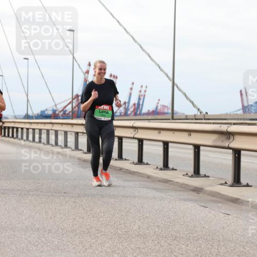 03.10.2025 - Köhlbrandbrückenlauf Lena Gebhardt http://msf.ph/oto/9204570 03.10.2025 15:57:28 Position 2 8423, 7693, 1 meine-sportfotos.de