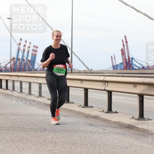 03.10.2025 - Köhlbrandbrückenlauf Lena Gebhardt http://msf.ph/oto/9204573 03.10.2025 15:57:28 Position 2 8423, 7693 meine-sportfotos.de