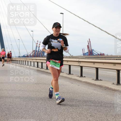 03.10.2025 - Köhlbrandbrückenlauf Lena Gebhardt http://msf.ph/oto/9204591 03.10.2025 15:57:34 Position 2 7484 meine-sportfotos.de