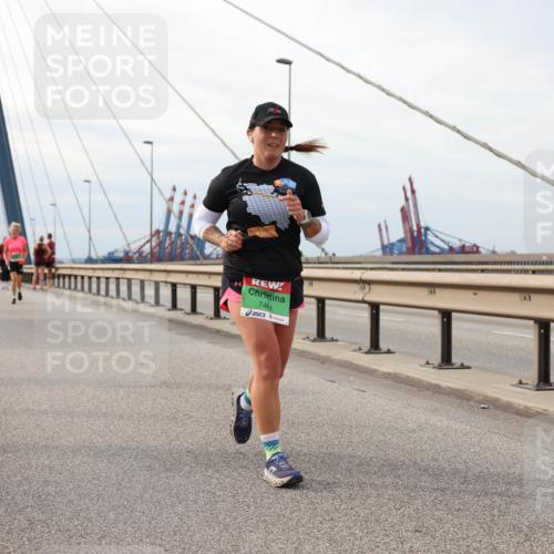 03.10.2025 - Köhlbrandbrückenlauf Lena Gebhardt http://msf.ph/oto/9204592 03.10.2025 15:57:34 Position 2 7484 meine-sportfotos.de