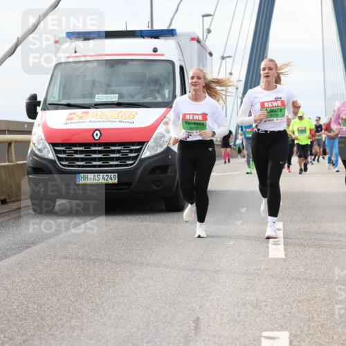 03.10.2025 - Köhlbrandbrückenlauf Lena Gebhardt http://msf.ph/oto/9204603 03.10.2025 15:57:38 Position 2 42, 85, 4, 4249, 9079, 9078 meine-sportfotos.de