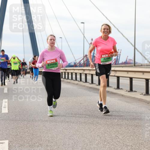 03.10.2025 - Köhlbrandbrückenlauf Lena Gebhardt http://msf.ph/oto/9204612 03.10.2025 15:57:40 Position 2 8000, 9309 meine-sportfotos.de