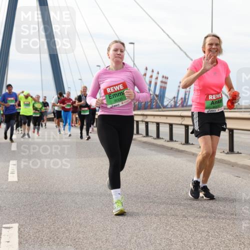 03.10.2025 - Köhlbrandbrückenlauf Lena Gebhardt http://msf.ph/oto/9204615 03.10.2025 15:57:41 Position 2 8000, 9309 meine-sportfotos.de