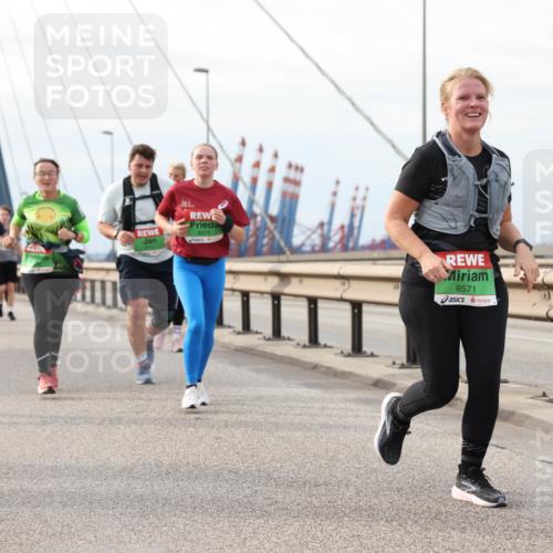 03.10.2025 - Köhlbrandbrückenlauf Lena Gebhardt http://msf.ph/oto/9204620 03.10.2025 15:57:45 Position 2 8378, 8571 meine-sportfotos.de