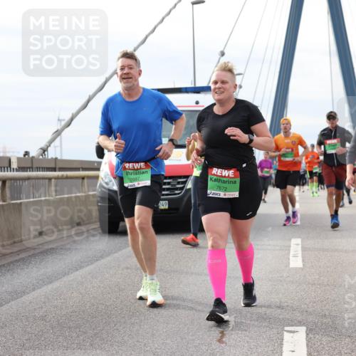 03.10.2025 - Köhlbrandbrückenlauf Lena Gebhardt http://msf.ph/oto/9204648 03.10.2025 15:57:54 Position 2 7687, 249, 7672, 7842, 7665 meine-sportfotos.de