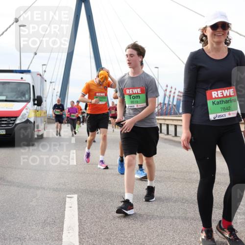 03.10.2025 - Köhlbrandbrückenlauf Lena Gebhardt http://msf.ph/oto/9204657 03.10.2025 15:57:57 Position 2 488, 8223, 4249, 9519, 7842 meine-sportfotos.de