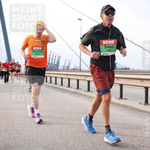 03.10.2025 - Köhlbrandbrückenlauf Lena Gebhardt http://msf.ph/oto/9204661 03.10.2025 15:57:58 Position 2 9001, 9003 meine-sportfotos.de