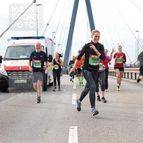 03.10.2025 - Köhlbrandbrückenlauf Lena Gebhardt http://msf.ph/oto/9204670 03.10.2025 15:58:01 Position 2 42, 85, 8715, 9541, 4249, 863 meine-sportfotos.de