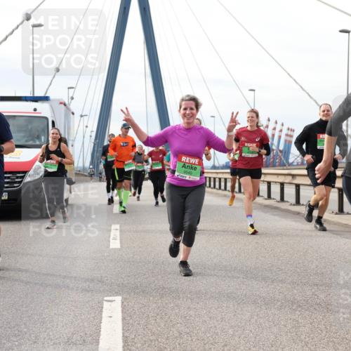 03.10.2025 - Köhlbrandbrückenlauf Lena Gebhardt http://msf.ph/oto/9204673 03.10.2025 15:58:01 Position 2 9541, 49, 9540, 9, 8715 meine-sportfotos.de