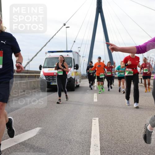 03.10.2025 - Köhlbrandbrückenlauf Lena Gebhardt http://msf.ph/oto/9204678 03.10.2025 15:58:03 Position 2 9541, 9540 meine-sportfotos.de