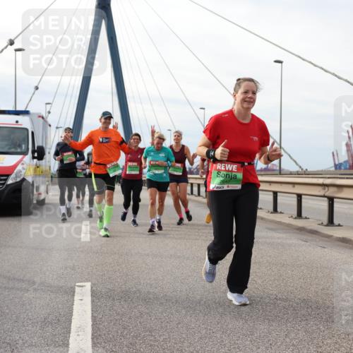03.10.2025 - Köhlbrandbrückenlauf Lena Gebhardt http://msf.ph/oto/9204683 03.10.2025 15:58:04 Position 2 796, 1, 4249, 7647 meine-sportfotos.de