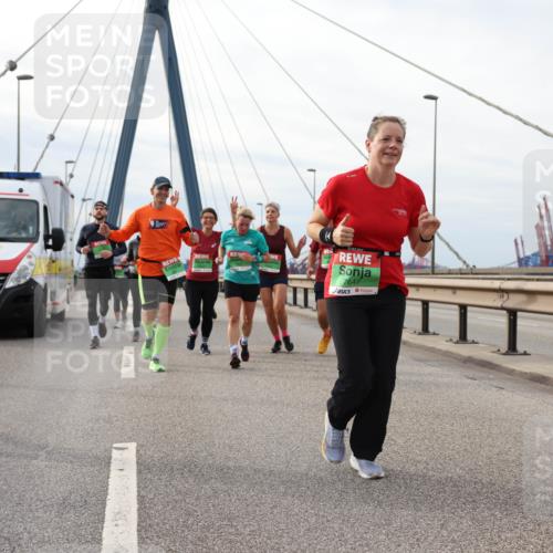 03.10.2025 - Köhlbrandbrückenlauf Lena Gebhardt http://msf.ph/oto/9204684 03.10.2025 15:58:04 Position 2 7796, 4249, 7647 meine-sportfotos.de
