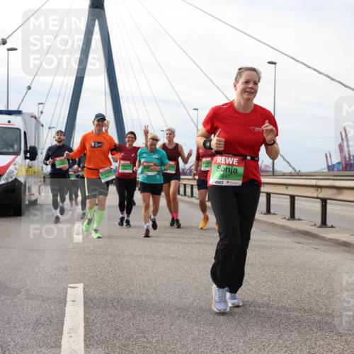 03.10.2025 - Köhlbrandbrückenlauf Lena Gebhardt http://msf.ph/oto/9204685 03.10.2025 15:58:04 Position 2 796, 4249, 7647 meine-sportfotos.de