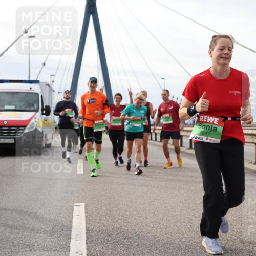 03.10.2025 - Köhlbrandbrückenlauf Lena Gebhardt http://msf.ph/oto/9204686 03.10.2025 15:58:04 Position 2 796, 4249, 7647 meine-sportfotos.de