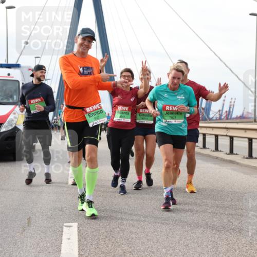 03.10.2025 - Köhlbrandbrückenlauf Lena Gebhardt http://msf.ph/oto/9204690 03.10.2025 15:58:05 Position 2 42, 85, 4249, 9327, 3344, 8444, 7821 meine-sportfotos.de