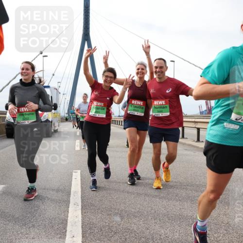03.10.2025 - Köhlbrandbrückenlauf Lena Gebhardt http://msf.ph/oto/9204699 03.10.2025 15:58:07 Position 2 8252, 3344, 8444, 8446, 7821 meine-sportfotos.de