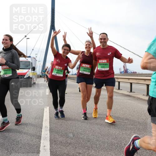 03.10.2025 - Köhlbrandbrückenlauf Lena Gebhardt http://msf.ph/oto/9204702 03.10.2025 15:58:07 Position 2 40, 252, 8344, 8444, 8446, 14043, 7821 meine-sportfotos.de