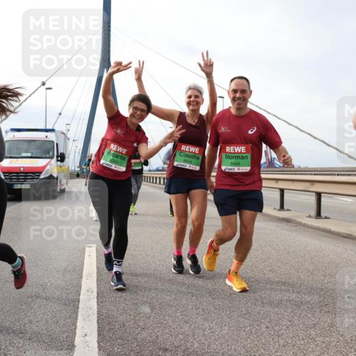 03.10.2025 - Köhlbrandbrückenlauf Lena Gebhardt http://msf.ph/oto/9204705 03.10.2025 15:58:07 Position 2 252, 4249, 8344, 8444, 8446 meine-sportfotos.de